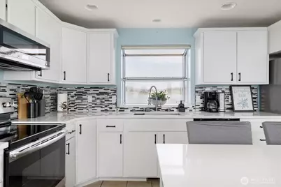 2507 W Beach Road, Oak Harbor, WA 98277 - Photo 9