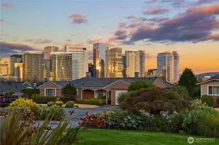 9642 Hilltop Rd, Bellevue, WA 98004 - Photo 31