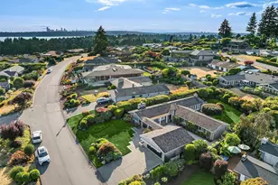 9642 Hilltop Rd, Bellevue, WA 98004 - Photo 35