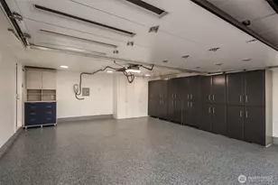 9642 Hilltop Rd, Bellevue, WA 98004 - Photo 27