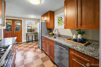532 N 72nd Street, Seattle, WA 98103 - Photo 11