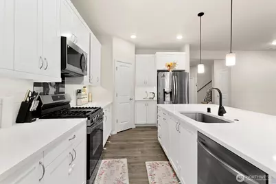 2810 180th Street Ct E, Tacoma, WA 98445 - Photo 5