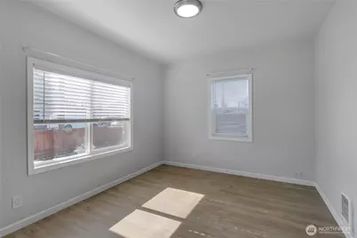 637 Elizabeth Street, Sumner, WA 98390 - Photo 13