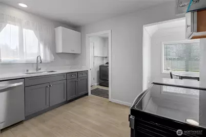 637 Elizabeth Street, Sumner, WA 98390 - Photo 5