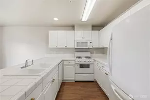 8823 Holly Dr, Everett, WA 98208 - Photo 11