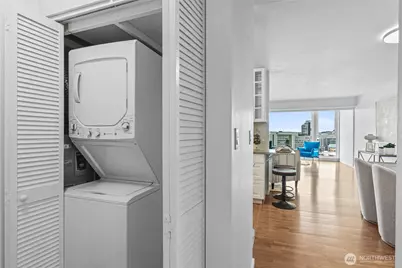 400 Melrose Avenue E #403, Seattle, WA 98102 - Photo 9