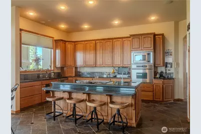 1050 Lewandowski Road, Sunnyside, WA 98944 - Photo 17