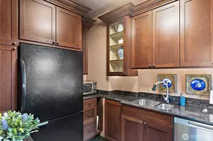 904 E Miller St, Seattle, WA 98102 - Photo 13