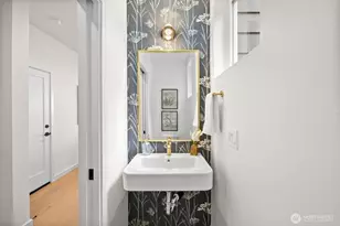 2851 NW 70th St, Seattle, WA 98117 - Photo 13