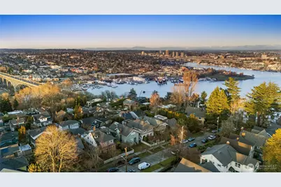 426 Smith Street, Seattle, WA 98109 - Photo 3