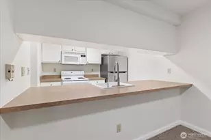 132 NE 95th St, Seattle, WA 98115 - Photo 17