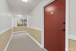 132 NE 95th St, Seattle, WA 98115 - Photo 3