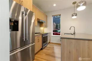 115 N 105th St, Seattle, WA 98133 - Photo 5