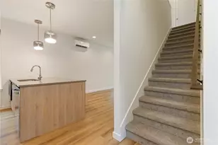 115 N 105th St, Seattle, WA 98133 - Photo 9