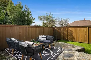 3515 NE 42nd St, Seattle, WA 98105 - Photo 37