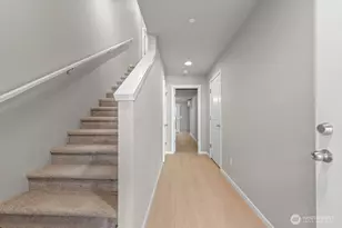 7027 Rainier Dr, Everett, WA 98203 - Photo 7