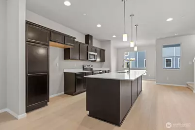 7027 Rainier Drive #E, Everett, WA 98203 - Photo 13