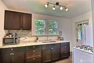 414 Sumner Ave, Sumner, WA 98390 - Photo 11