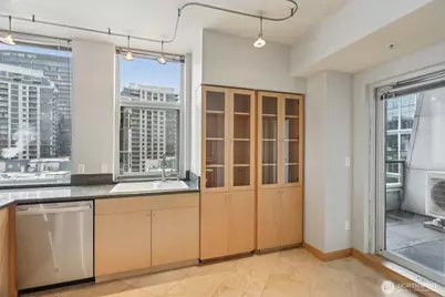 1100 106th Avenue NE #902, Bellevue, WA 98004 - Photo 13