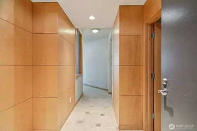 1100 106th Avenue NE #902, Bellevue, WA 98004 - Photo 3