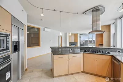 1100 106th Avenue NE #902, Bellevue, WA 98004 - Photo 11