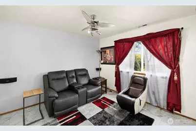 11218 3rd Avenue E, Tacoma, WA 98445 - Photo 17