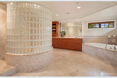 9100 NE 42nd Street, Yarrow Point, WA 98004 - Photo 27