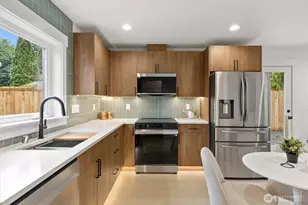 12562 17th Ave NE, Seattle, WA 98125 - Photo 9