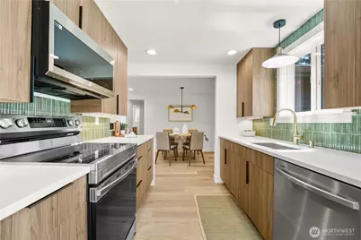 515 NE 123rd Street, Seattle, WA 98125 - Photo 3