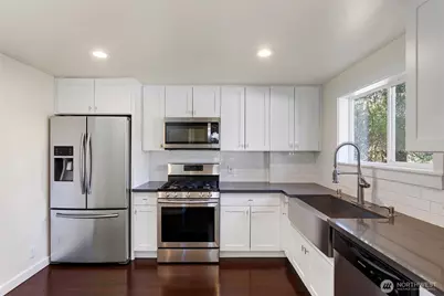 12046 12th Avenue NE, Seattle, WA 98125 - Photo 7