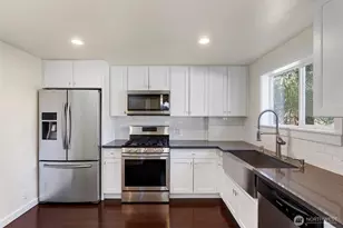 12046 12th Ave NE, Seattle, WA 98125 - Photo 3