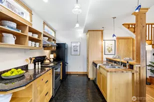 8752 Dayton Ave N, Seattle, WA 98103 - Photo 5