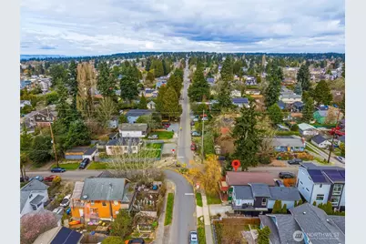 8752 Dayton Avenue N #B, Seattle, WA 98103 - Photo 29