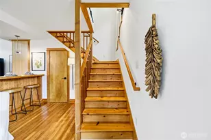 8752 Dayton Ave N, Seattle, WA 98103 - Photo 11