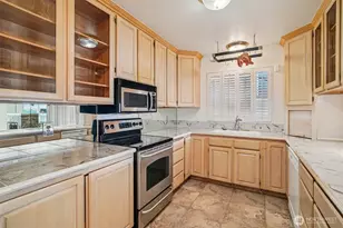 2349 Boylston Ave E, Seattle, WA 98102 - Photo 9