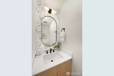 14321 C Interlake Avenue N, Seattle, WA 98133 - Photo 9