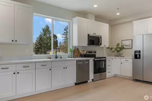 225 106th St SW, Everett, WA 98204 - Photo 7