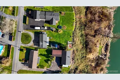 8204 Riverview Road, Snohomish, WA 98290 - Photo 35