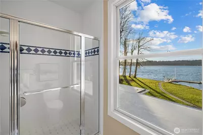 649 E Lake Sammamish Parkway SE, Sammamish, WA 98074 - Photo 29