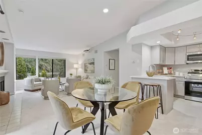 1354 Bellevue Way NE #4, Bellevue, WA 98004 - Photo 15