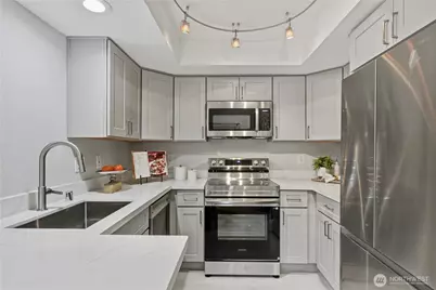 1354 Bellevue Way NE #4, Bellevue, WA 98004 - Photo 21