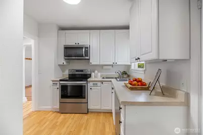 1046 NE 97th Street, Seattle, WA 98115 - Photo 9