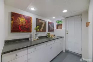 1046 NE 97th St, Seattle, WA 98115 - Photo 17