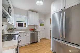 1046 NE 97th St, Seattle, WA 98115 - Photo 7