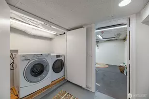 1046 NE 97th St, Seattle, WA 98115 - Photo 19