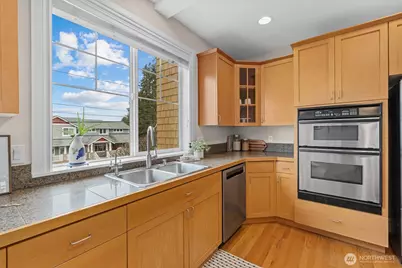 10759 Durland Avenue NE, Seattle, WA 98125 - Photo 13