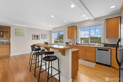 10759 Durland Avenue NE, Seattle, WA 98125 - Photo 9