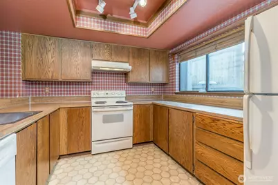 317 SW 112th Street #302, Seattle, WA 98146 - Photo 7