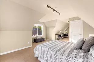 303 Bellevue Way SE, Bellevue, WA 98004 - Photo 19