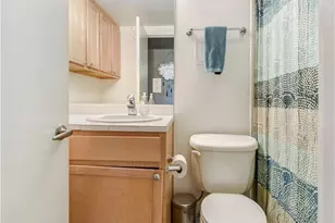 1525 Taylor Ave N, Seattle, WA 98109 - Photo 9